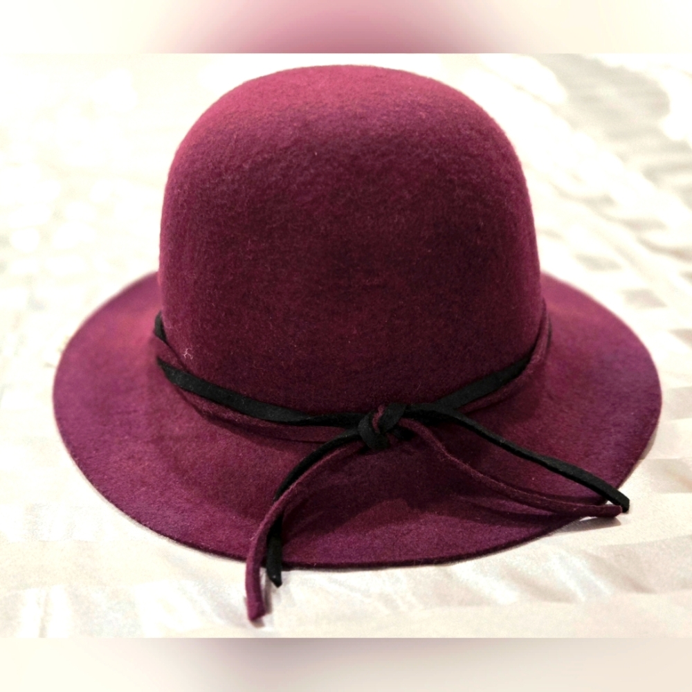 Le Chateau Rich Plum Women's Hat
